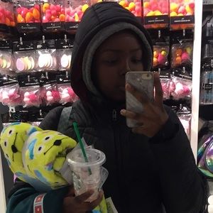 Meet your Posher, Gloria